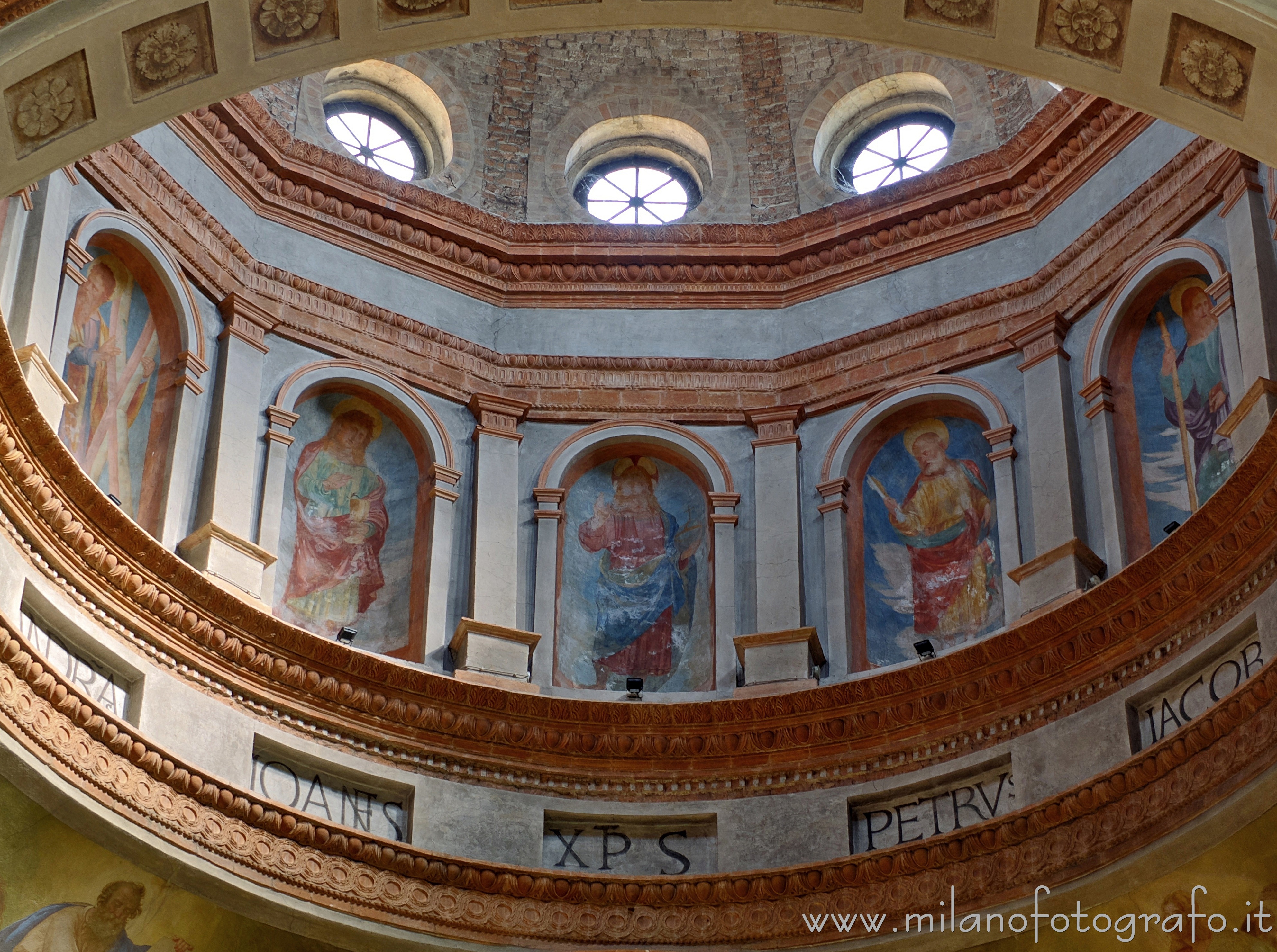 Castelleone (Cremona, Italy) - Apostles in the niches of the drum of the dome of the Sanctuary of Our Lady of Mercy - Full resolution picture